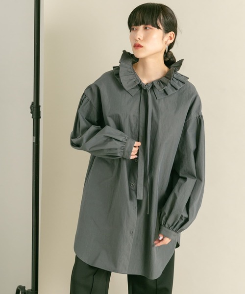 KBF(ケイビーエフ)の「タックフリルカラーミニワンピース(ワンピース・レディース・オフホワイト/チャコールグレー・ONE)」の15枚目の写真