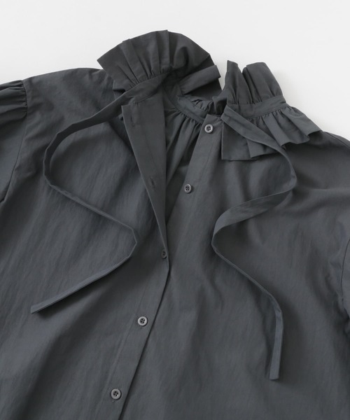 KBF(ケイビーエフ)の「タックフリルカラーミニワンピース(ワンピース・レディース・オフホワイト/チャコールグレー・ONE)」の9枚目の写真