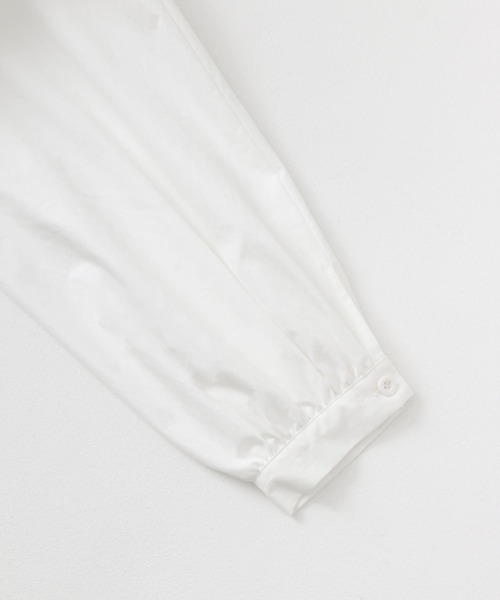 KBF(ケイビーエフ)の「タックフリルカラーミニワンピース(ワンピース・レディース・オフホワイト/チャコールグレー・ONE)」の3枚目の写真