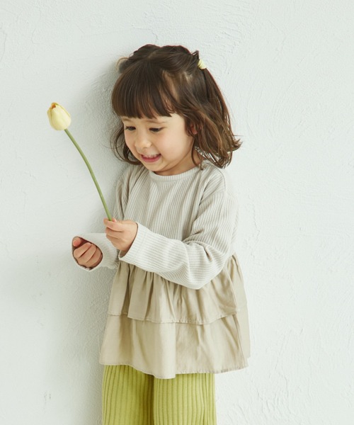 pairmanon（ペアマノン）の「【軽ふわっふる】 ワッフル フリル ティアード 長袖 Tシャツ（Tシャツ/カットソー・キッズ・ライトベージュ/ブラック/モカ/ピンク/ライトピンク/ブラック系その他/オレンジ系その他・120/110/130/150/100/140/90）」の4枚目の写真