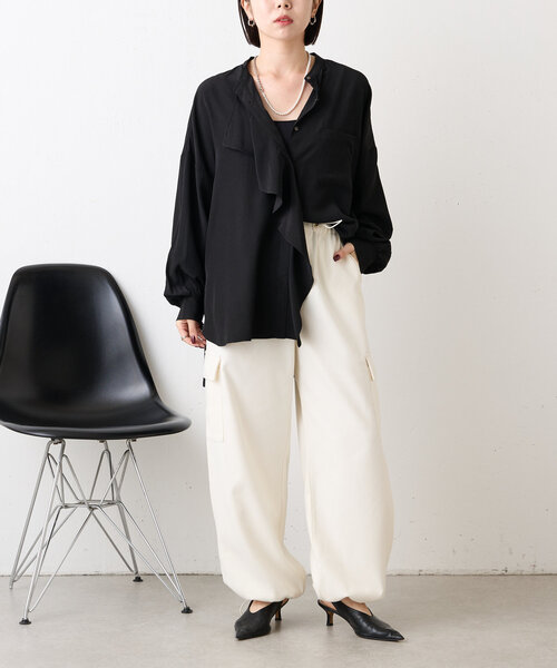 Jena espace merveilleux(ジェナ エスパスメルヴェイユ)の「フロントフリルシャツ(シャツ/ブラウス・レディース・ブラック/オフホワイト/カーキ・FREE)」の12枚目の写真
