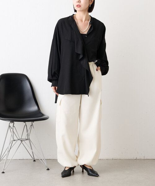 Jena espace merveilleux(ジェナ エスパスメルヴェイユ)の「フロントフリルシャツ(シャツ/ブラウス・レディース・ブラック/オフホワイト/カーキ・FREE)」の13枚目の写真
