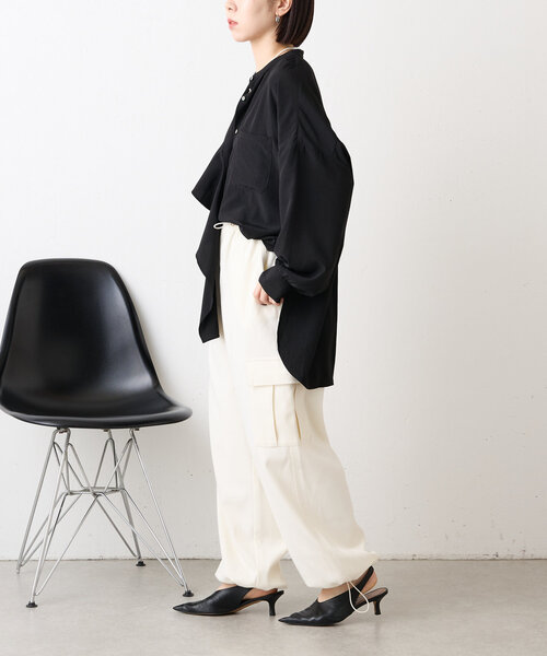 Jena espace merveilleux(ジェナ エスパスメルヴェイユ)の「フロントフリルシャツ(シャツ/ブラウス・レディース・ブラック/オフホワイト/カーキ・FREE)」の14枚目の写真