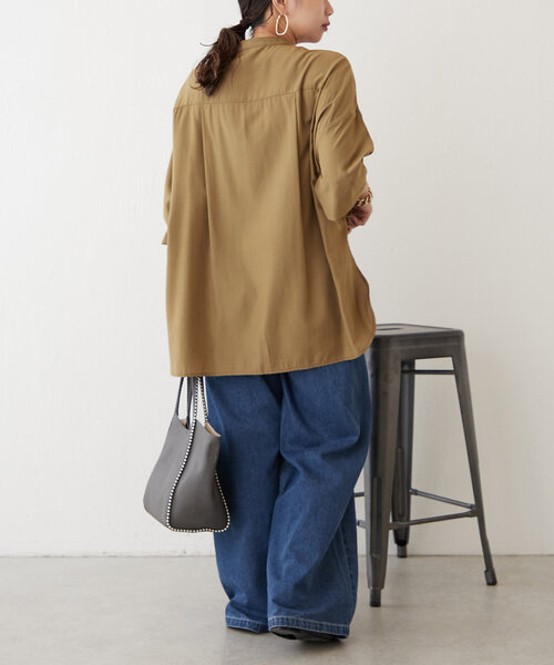 Jena espace merveilleux(ジェナ エスパスメルヴェイユ)の「フロントフリルシャツ(シャツ/ブラウス・レディース・ブラック/オフホワイト/カーキ・FREE)」の22枚目の写真