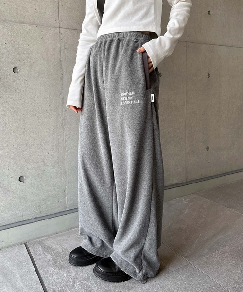 ANME(アンメ)の「ANMEエンブロイダリーロゴフリースロングワイドパンツ(スウェットパンツ・レディース・杢グレー/ブラック/ネイビー・M/L/XL/XXL)」の3枚目の写真