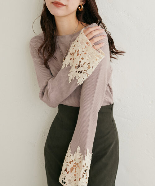 natural couture(ナチュラルクチュール)の「袖口レースリブニット(ニット/セーター・レディース・グレイッシュベージュ/ブラック/ブルー/オフホワイト・FREE)」の3枚目の写真