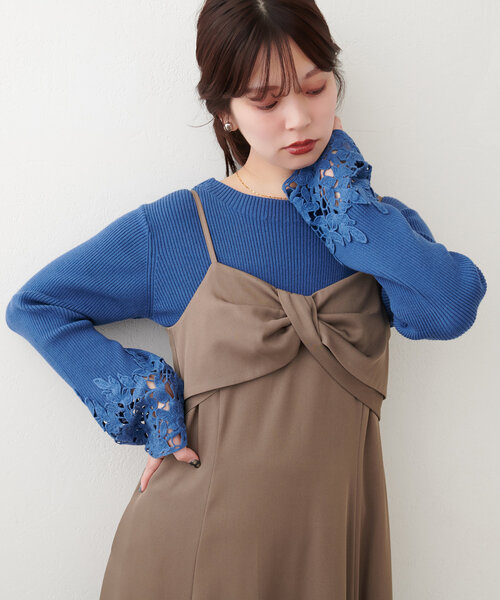 natural couture(ナチュラルクチュール)の「袖口レースリブニット(ニット/セーター・レディース・グレイッシュベージュ/ブラック/ブルー/オフホワイト・FREE)」の4枚目の写真
