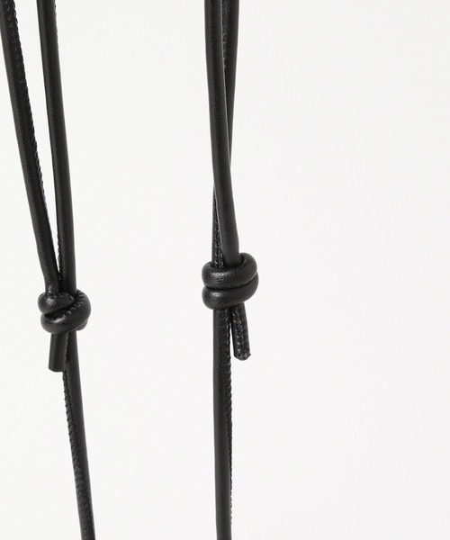 Elura（エルーラ）の「＜スタイリスト福田麻琴さんコラボ＞ベロア巾着バッグ/240251（ハンドバッグ・レディース・ブラック/グレー/マスタード・ONE SIZE）」の21枚目の写真