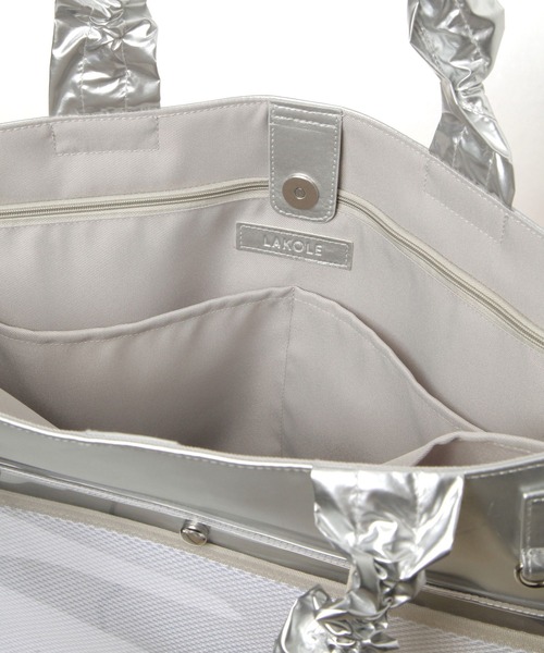 LAKOLE（ラコレ）の「ギャザーマルチトートバッグ / 286453（トートバッグ・レディース・ブラック/シルバー/アイボリー・FREE）」の17枚目の写真