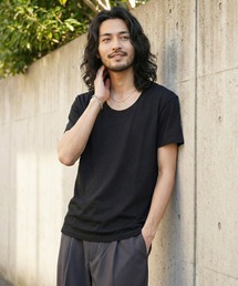 TRUSS（トラス）の「TRUSS ｽﾘﾑﾌｨｯﾄUﾈｯｸTｼｬﾂ（Tシャツ/カットソー）」