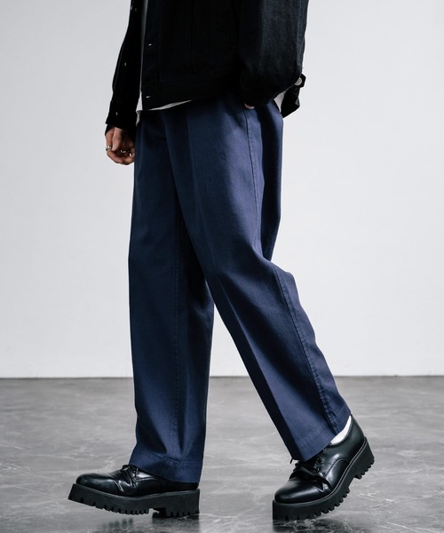 Rocky Monroe（ロッキーモンロー）の「センタープレスツータックフレンチチノワイドパンツ（チノパンツ・メンズ・ネイビー/ブラック/モスグリーン/ライトベージュ/ベージュ・マルチサイズ）」の5枚目の写真