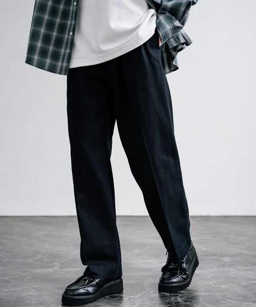 Rocky Monroe（ロッキーモンロー）の「センタープレスツータックフレンチチノワイドパンツ（チノパンツ・メンズ・ネイビー/ブラック/モスグリーン/ライトベージュ/ベージュ・マルチサイズ）」の8枚目の写真