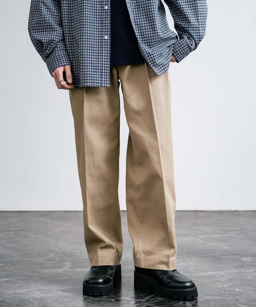 Rocky Monroe（ロッキーモンロー）の「センタープレスツータックフレンチチノワイドパンツ（チノパンツ・メンズ・ネイビー/ブラック/モスグリーン/ライトベージュ/ベージュ・マルチサイズ）」の11枚目の写真