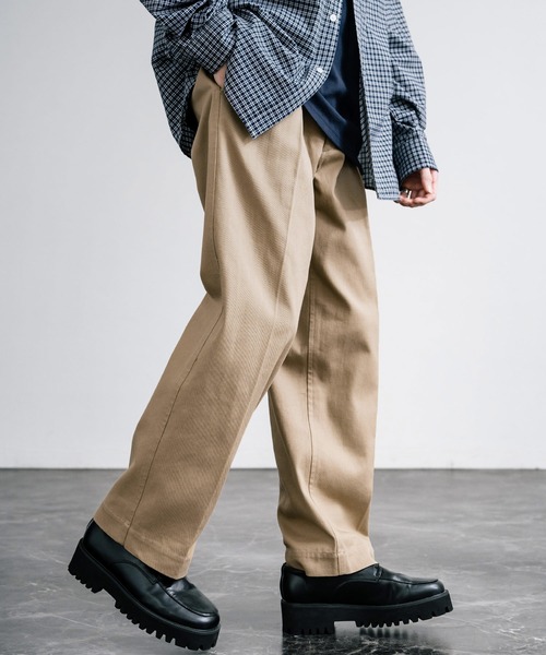 Rocky Monroe（ロッキーモンロー）の「センタープレスツータックフレンチチノワイドパンツ（チノパンツ・メンズ・ネイビー/ブラック/モスグリーン/ライトベージュ/ベージュ・マルチサイズ）」の12枚目の写真