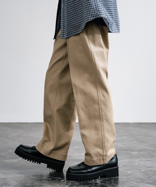 Rocky Monroe（ロッキーモンロー）の「センタープレスツータックフレンチチノワイドパンツ（チノパンツ・メンズ・ネイビー/ブラック/モスグリーン/ライトベージュ/ベージュ・マルチサイズ）」の13枚目の写真