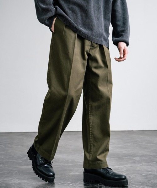 Rocky Monroe（ロッキーモンロー）の「センタープレスツータックフレンチチノワイドパンツ（チノパンツ・メンズ・ネイビー/ブラック/モスグリーン/ライトベージュ/ベージュ・マルチサイズ）」の21枚目の写真