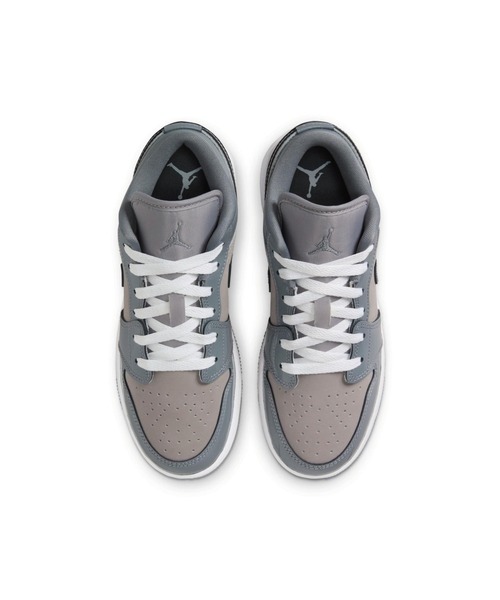 JORDAN BRAND(ジョーダンブランド)の「AIR JORDAN 1 LOW SE GS HF3188-011(スニーカー・キッズ・ブラック・24.0cm/25.0cm/22.5cm/23.5cm/24.5cm/23.0cm)」の4枚目の写真