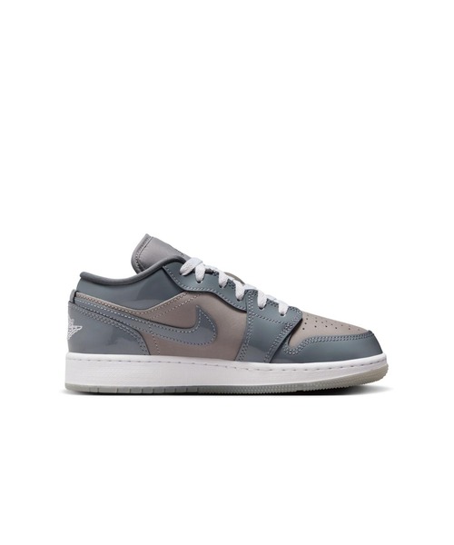 JORDAN BRAND(ジョーダンブランド)の「AIR JORDAN 1 LOW SE GS HF3188-011(スニーカー・キッズ・ブラック・24.0cm/25.0cm/22.5cm/23.5cm/24.5cm/23.0cm)」の2枚目の写真