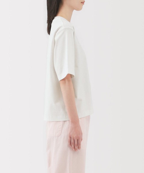 無印良品（ムジルシリョウヒン）の「婦人　涼感ＵＶカットクルーネックワイド半袖Ｔシャツ（Tシャツ/カットソー・レディース・チャコールグレー/クリーム/ブラック/ホワイト/ネイビー/ラベンダー・S/M/L/XL）」の8枚目の写真