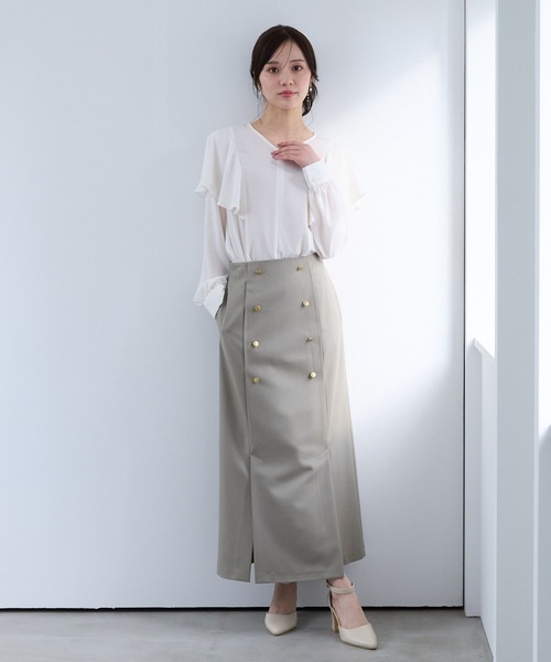 Andemiu（アンデミュウ）の「ラッフルVネックブラウス325553（シャツ/ブラウス・レディース・オレンジ/ネイビー/オフホワイト・FREE）」の4枚目の写真