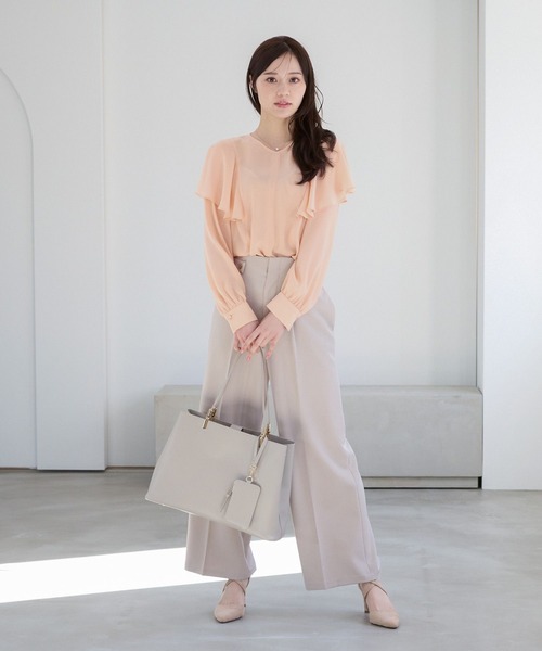 Andemiu（アンデミュウ）の「ラッフルVネックブラウス325553（シャツ/ブラウス・レディース・オレンジ/ネイビー/オフホワイト・FREE）」の7枚目の写真