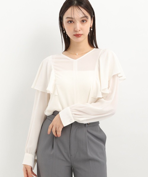 Andemiu（アンデミュウ）の「ラッフルVネックブラウス325553（シャツ/ブラウス・レディース・オレンジ/ネイビー/オフホワイト・FREE）」の13枚目の写真