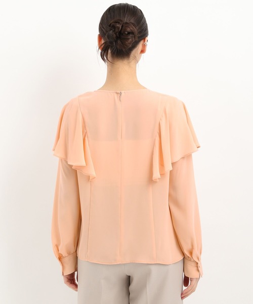 Andemiu（アンデミュウ）の「ラッフルVネックブラウス325553（シャツ/ブラウス・レディース・オレンジ/ネイビー/オフホワイト・FREE）」の18枚目の写真