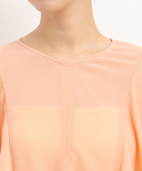 Andemiu（アンデミュウ）の「ラッフルVネックブラウス325553（シャツ/ブラウス・レディース・オレンジ/ネイビー/オフホワイト・FREE）」の19枚目の写真