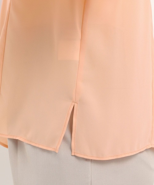 Andemiu（アンデミュウ）の「ラッフルVネックブラウス325553（シャツ/ブラウス・レディース・オレンジ/ネイビー/オフホワイト・FREE）」の21枚目の写真