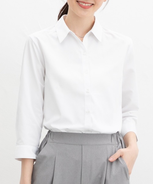 Honeys(ハニーズ)の「【らくらくアイロン】7分袖織柄スキッパーシャツ(ビジネスシャツ・レディース・グレイッシュベージュ/サックスブルー/ホワイト/ライトグレー・3L/L/LL/M/S)」の2枚目の写真