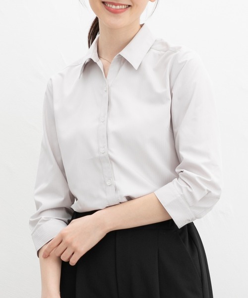 Honeys(ハニーズ)の「【らくらくアイロン】7分袖織柄スキッパーシャツ(ビジネスシャツ・レディース・グレイッシュベージュ/サックスブルー/ホワイト/ライトグレー・3L/L/LL/M/S)」の11枚目の写真