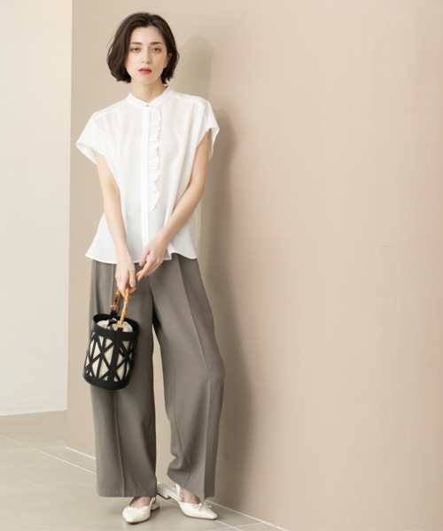 OPAQUE.CLIP（オペークドットクリップ）の「リネンライクフロントフリルブラウス【洗濯機洗い可/吸水速乾/接触冷感】（シャツ/ブラウス・レディース・ホワイト/ダークブラウン/ネイビー・38/40/42）」の5枚目の写真