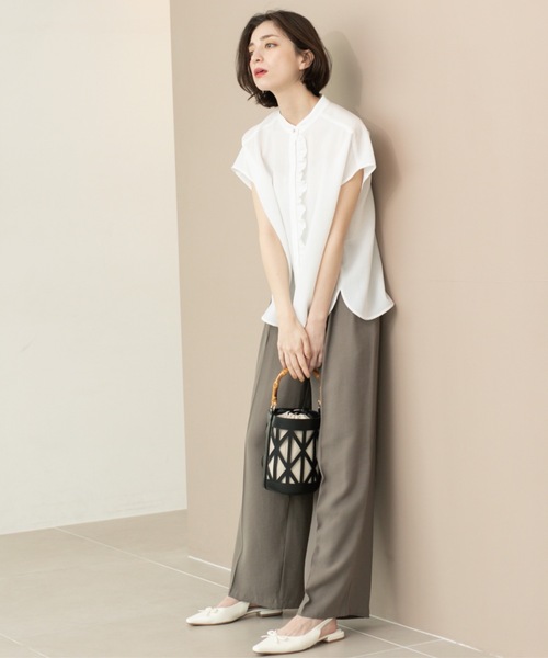 OPAQUE.CLIP（オペークドットクリップ）の「リネンライクフロントフリルブラウス【洗濯機洗い可/吸水速乾/接触冷感】（シャツ/ブラウス・レディース・ホワイト/ダークブラウン/ネイビー・38/40/42）」の6枚目の写真