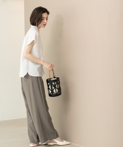 OPAQUE.CLIP（オペークドットクリップ）の「リネンライクフロントフリルブラウス【洗濯機洗い可/吸水速乾/接触冷感】（シャツ/ブラウス・レディース・ホワイト/ダークブラウン/ネイビー・38/40/42）」の7枚目の写真