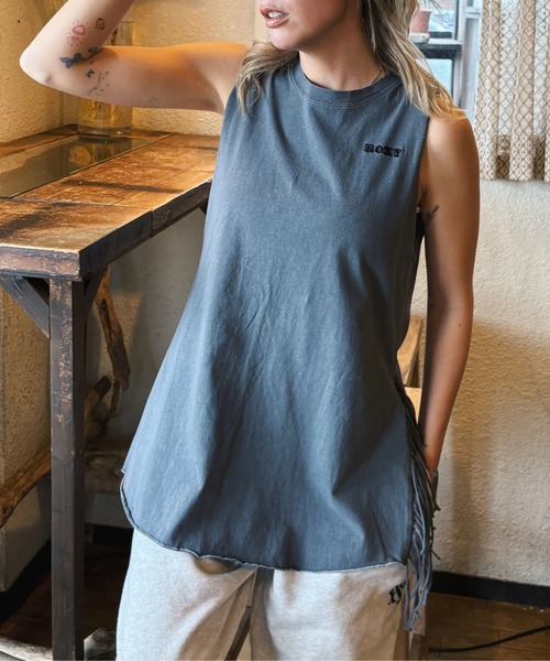 ROXY(ロキシー)の「LABYRINTH TOPS /ロキシーサイドフリンジラウンドヘムタンクトップ(タンクトップ・レディース・ブラック/ナチュラル/インディゴブルー・LARGE/MEDIUM)」の1枚目の写真