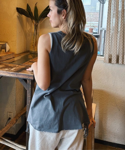 ROXY(ロキシー)の「LABYRINTH TOPS /ロキシーサイドフリンジラウンドヘムタンクトップ(タンクトップ・レディース・ブラック/ナチュラル/インディゴブルー・LARGE/MEDIUM)」の4枚目の写真