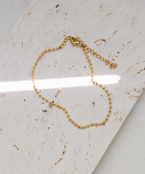 SMELLY（スメリー）の「ステンレスボールシンプルブレスレット（ブレスレット・レディース・ゴールド・-）」の3枚目の写真