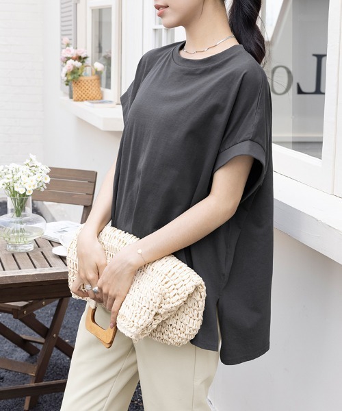 Doux Belle(ドゥーベル)の「サイドスリットラウンドネックカットソー(Tシャツ/カットソー・レディース・ブルー系その他/チャコール/アイボリー/ブラック・MEDIUM)」の6枚目の写真