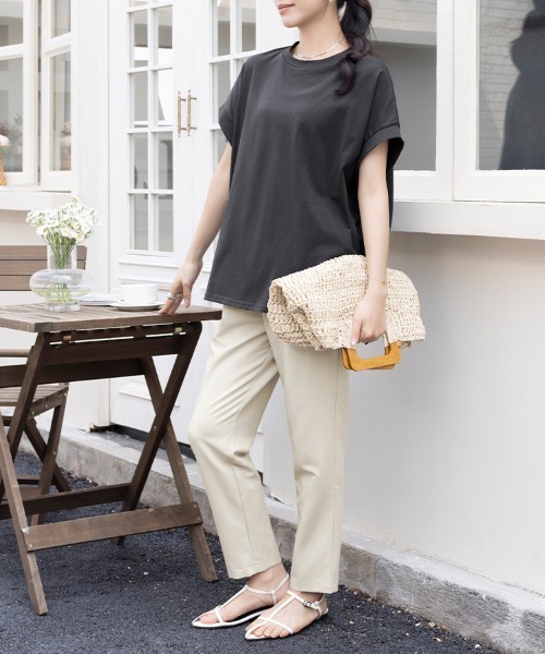 Doux Belle(ドゥーベル)の「サイドスリットラウンドネックカットソー(Tシャツ/カットソー・レディース・ブルー系その他/チャコール/アイボリー/ブラック・MEDIUM)」の9枚目の写真