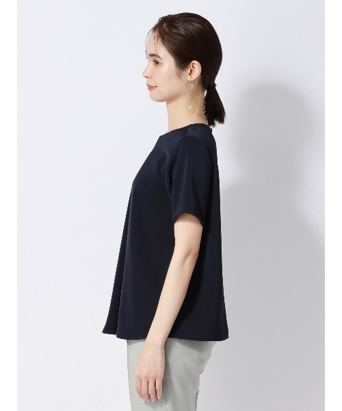 SUIT SQUARE(スーツスクエア)の「PERFORMANCE BLOUSE アシンメトリーブラウス 半袖 ウォッシャブル UVカット 無地(シャツ/ブラウス・レディース・ベージュ系/ネイビー系/ホワイト系・38(9号)/40(11号))」の9枚目の写真