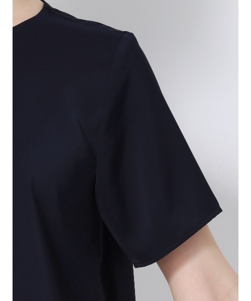 SUIT SQUARE(スーツスクエア)の「PERFORMANCE BLOUSE アシンメトリーブラウス 半袖 ウォッシャブル UVカット 無地(シャツ/ブラウス・レディース・ベージュ系/ネイビー系/ホワイト系・38(9号)/40(11号))」の12枚目の写真