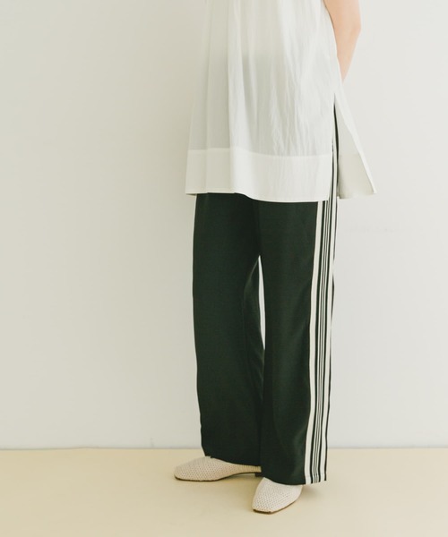 ITEMS URBANRESEARCH（アイテムズ アーバンリサーチ）の「サイドラインイージーパンツ（その他パンツ・レディース・グリーン/ブラック/ホワイト系その他・FREE）」の11枚目の写真