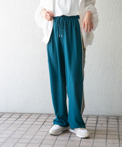 ITEMS URBANRESEARCH（アイテムズ アーバンリサーチ）の「サイドラインイージーパンツ（その他パンツ・レディース・グリーン/ブラック/ホワイト系その他・FREE）」の16枚目の写真