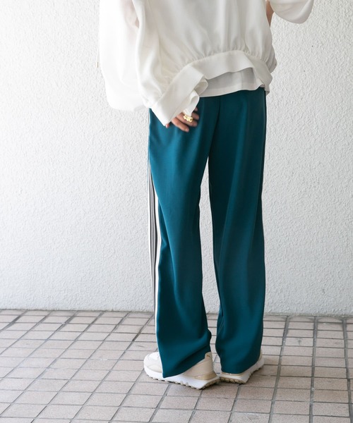ITEMS URBANRESEARCH（アイテムズ アーバンリサーチ）の「サイドラインイージーパンツ（その他パンツ・レディース・グリーン/ブラック/ホワイト系その他・FREE）」の17枚目の写真