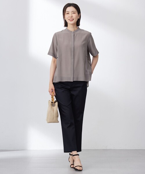 J.PRESS(ジェイプレス)の「【WEB限定カラーあり・洗える・速乾・接触冷感】リライムライトローン バックフリル ブラウス(シャツ/ブラウス・レディース・ブルー系/ライトグリーン系/ベージュ系/ブラウン系・F)」の5枚目の写真