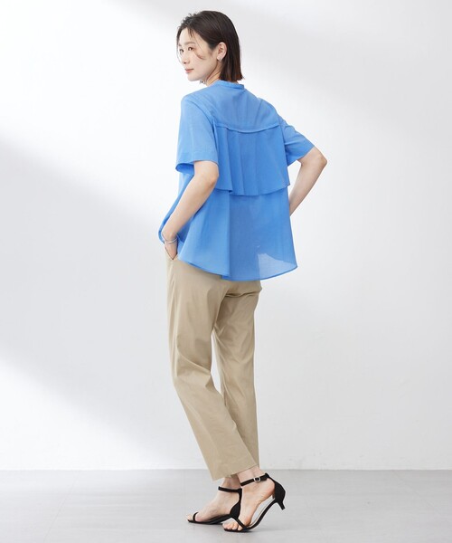 J.PRESS(ジェイプレス)の「【WEB限定カラーあり・洗える・速乾・接触冷感】リライムライトローン バックフリル ブラウス(シャツ/ブラウス・レディース・ブルー系/ライトグリーン系/ベージュ系/ブラウン系・F)」の8枚目の写真
