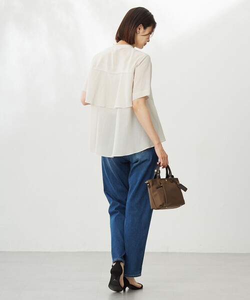 J.PRESS(ジェイプレス)の「【WEB限定カラーあり・洗える・速乾・接触冷感】リライムライトローン バックフリル ブラウス(シャツ/ブラウス・レディース・ブルー系/ライトグリーン系/ベージュ系/ブラウン系・F)」の13枚目の写真