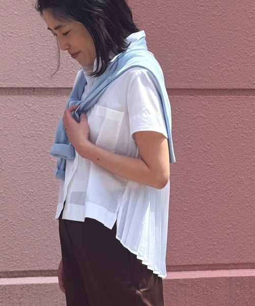 BANANA REPUBLIC FACTORY STORE（バナナリパブリック ファクトリーストア）の「BANANA REPUBLIC FACTORY STORE　　日本限定 バックプリーツシャツ（シャツ/ブラウス・レディース・ホワイト/ネイビー・S/M/L/XS）」の2枚目の写真