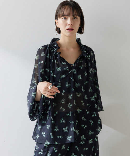 【新品未使用】Whim Gazette シアーフラワーギャザーブラウス 紺 シアーフラワーギャザーブラウス（シャツ/ブラウス）｜Whim