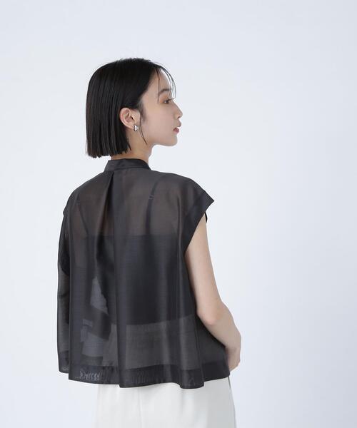 NATURAL BEAUTY BASIC(ナチュラルビューティーベーシック)の「◇シアークロップドブラウス(シャツ/ブラウス・レディース・ベージュ/ブラック/ブルー・MEDIUM/SMALL)」の6枚目の写真